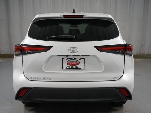 Certified 2024 Toyota Highlander LE image 7