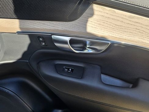 Certified 2025 Volvo XC90 T8 Plus w/ Protection Package Premier image 13