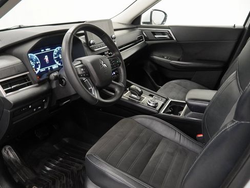 Used 2023 Mitsubishi Outlander SE image 21