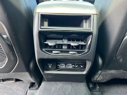 Used 2023 Jeep Grand Cherokee Limited AWD/4WD image 37