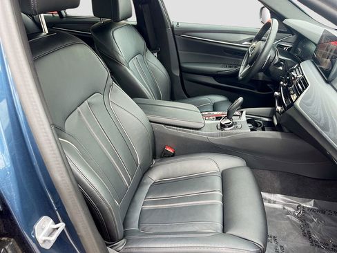Used 2023 BMW M550i xDrive w/ Executive Package AWD/4WD image 29