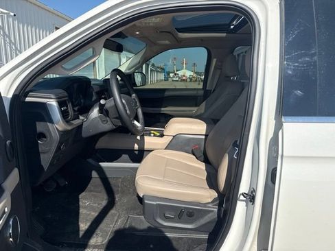 Used 2024 Ford Expedition Max XLT AWD/4WD image 4