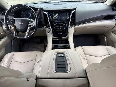 Used 2019 Cadillac Escalade Luxury AWD/4WD image 21