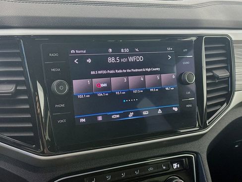 Used 2022 Volkswagen Atlas Cross Sport SE image 16