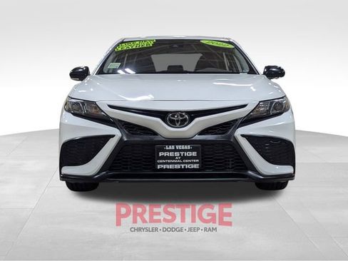 Used 2022 Toyota Camry SE image 3