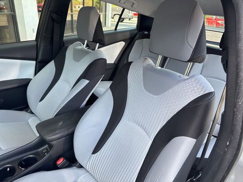 Used 2017 Toyota Prius Two FWD image 21