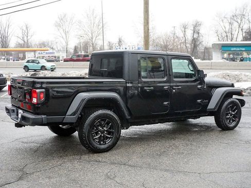 Used 2022 Jeep Gladiator Sport AWD/4WD image 7