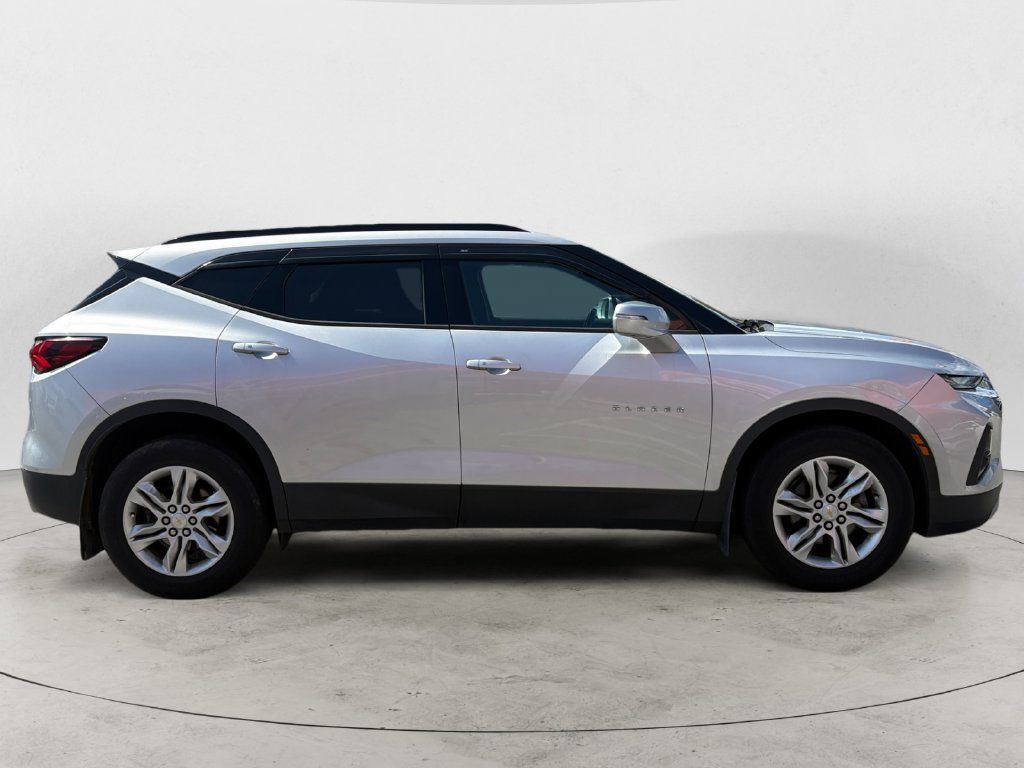 Used 2019 Chevrolet Blazer LT w/ Sound & Technology Package AWD/4WD image 2