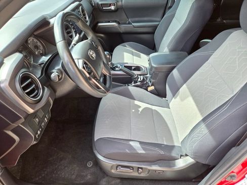 Used 2022 Toyota Tacoma TRD Off-Road AWD/4WD image 13