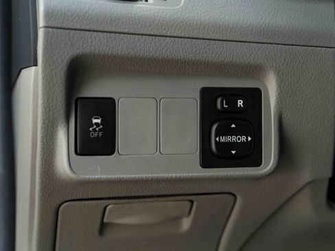 Used 2013 Toyota Corolla L FWD image 33