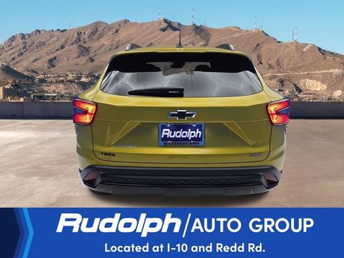 Used 2025 Chevrolet Trax RS w/ Sunroof Package FWD image 4