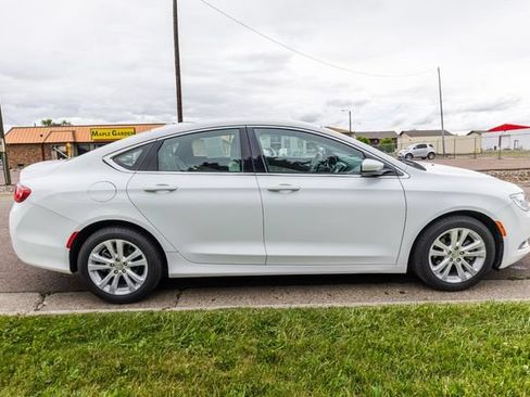 Used 2016 Chrysler 200 Limited w/ Convenience Group FWD image 4