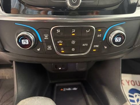 Used 2023 Chevrolet Traverse LT FWD image 21