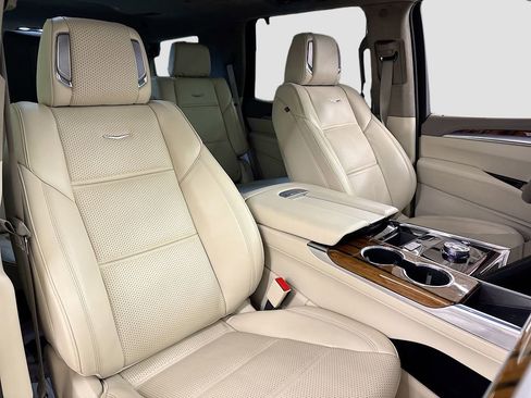 Used 2025 Cadillac Escalade Sport Platinum w/ LPO, Floor Liner Package AWD/4WD image 15