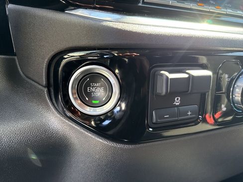 Used 2025 GMC Sierra 1500 Elevation image 30