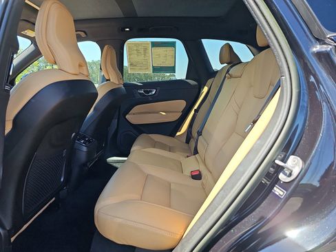 Used 2023 Volvo XC60 B5 Ultimate w/ Protection Package Premier image 15