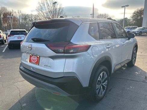 Used 2023 Nissan Rogue SV image 5