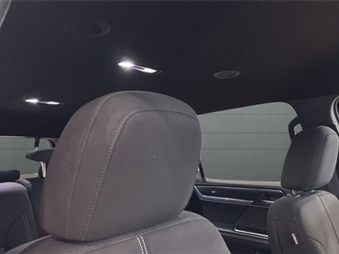 Used 2025 GMC Acadia Elevation image 35