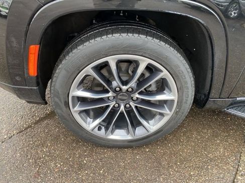 Used 2023 Jeep Wagoneer Series II w/ Premium Group I image 11