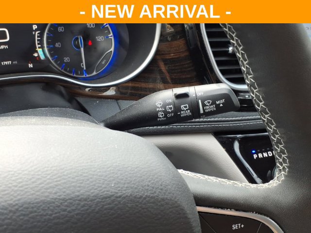 Used 2024 Chrysler Pacifica Limited FWD image 22