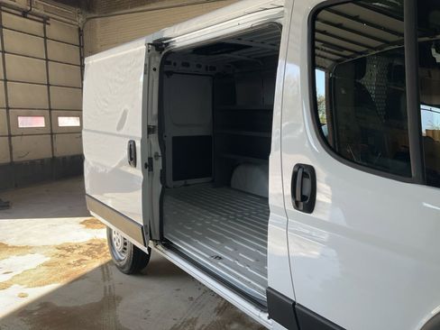 Used 2025 RAM ProMaster 2500 w/ Convenience Group FWD image 19