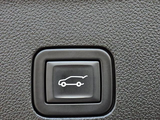 Used 2021 Chevrolet Suburban Premier AWD/4WD image 29