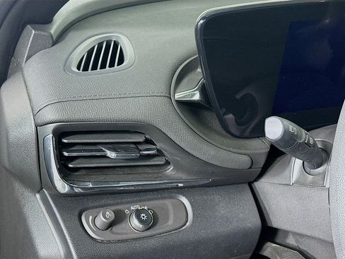 Used 2025 Buick Envista Preferred image 16