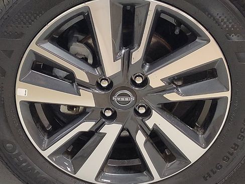 Used 2025 Nissan Versa SV FWD image 31
