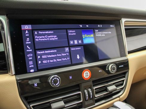 Certified 2025 Porsche Macan image 21