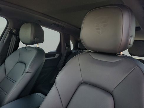 Used 2025 Porsche Cayenne image 22