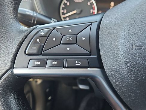 Used 2025 Nissan Sentra SV FWD image 21