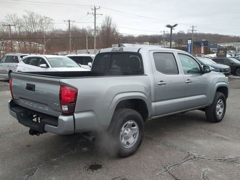 Used 2022 Toyota Tacoma SR image 3