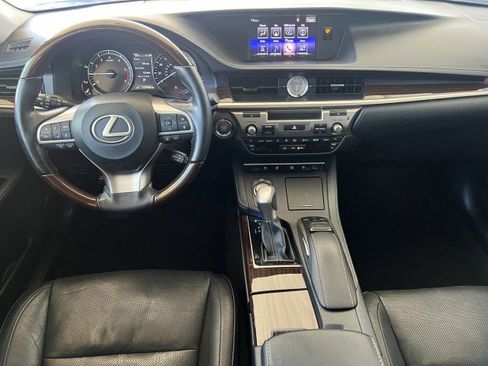 Used 2016 Lexus ES 350 w/ Luxury Package w/Wood Trim image 19