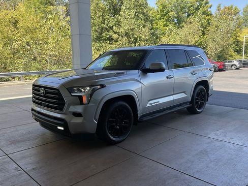 Used 2024 Toyota Sequoia SR5 image 3