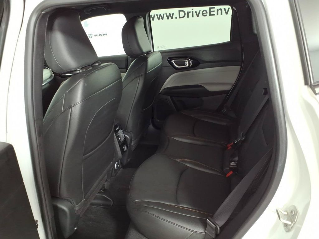 Used 2024 Jeep Compass Limited AWD/4WD image 9
