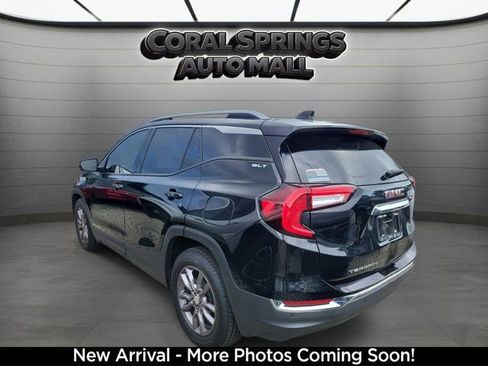 Used 2023 GMC Terrain SLT image 3