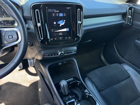 Used 2021 Volvo XC40 T5 R-Design w/ Climate Package image 20