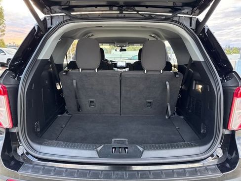 Used 2022 Ford Explorer XLT image 24