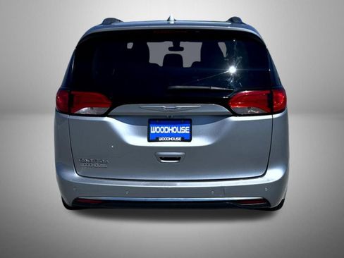 Used 2018 Chrysler Pacifica Touring-L Plus FWD image 7