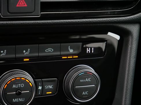 Certified 2024 Volkswagen Taos SE image 31