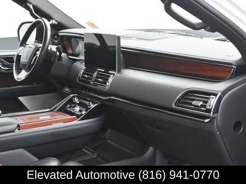 Used 2022 Lincoln Navigator Reserve AWD/4WD image 6