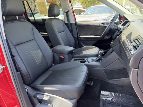 Certified 2023 Volkswagen Tiguan SE w/ Panoramic Sunroof Package FWD image 38