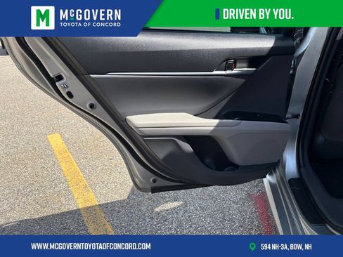 Used 2018 Toyota Camry LE FWD image 16