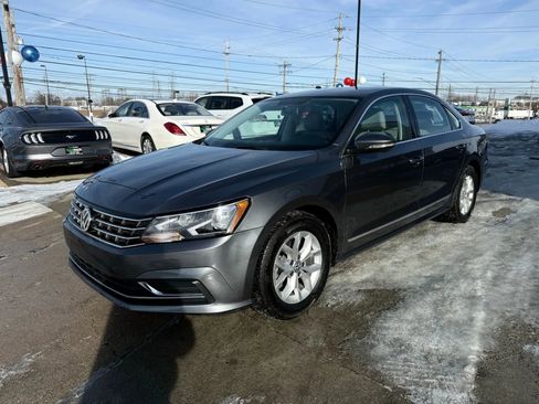 Used 2017 Volkswagen Passat 1.8T S image 5