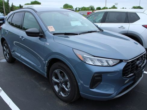 Used 2024 Ford Escape ST-Line w/ Tech Pack #1 AWD/4WD image 2
