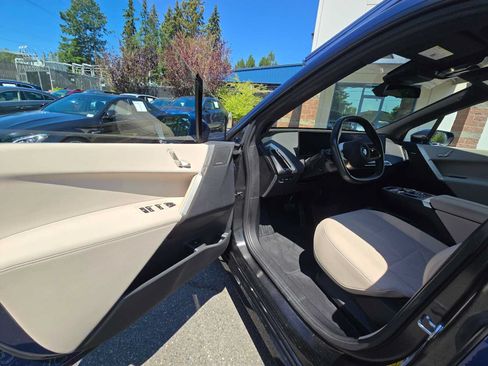 Used 2024 BMW iX xDrive50 w/ Sport Package AWD/4WD image 20