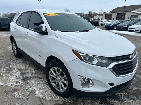 Used 2018 Chevrolet Equinox LS image 3