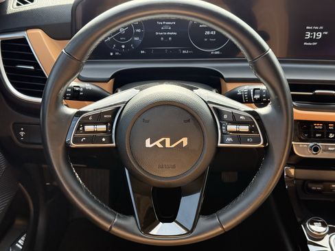 Used 2024 Kia Seltos EX image 15