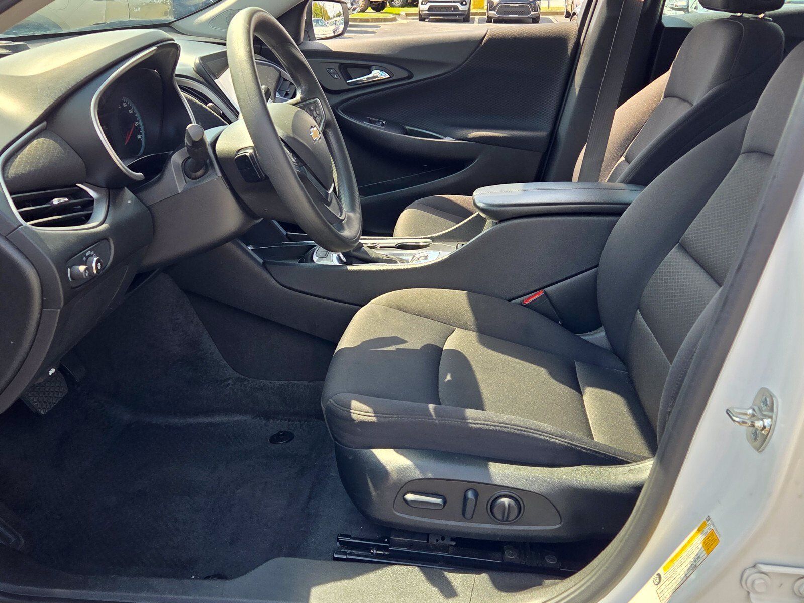Used 2025 Chevrolet Malibu LT FWD image 5