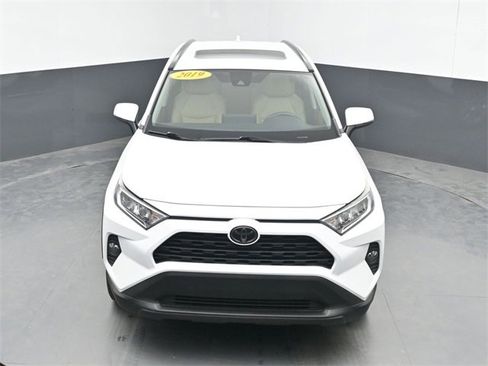 Used 2019 Toyota RAV4 XLE Premium image 17